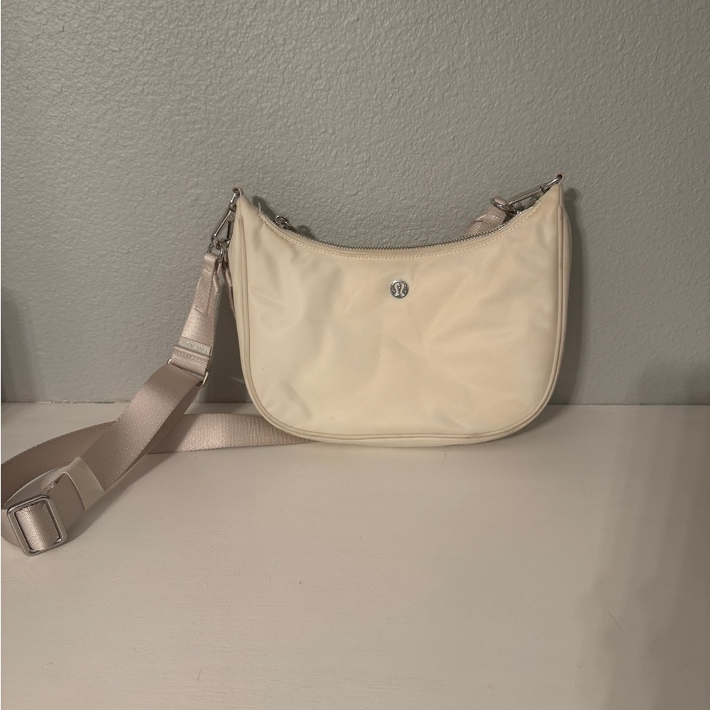 Lululemon City Essential Shoulder Bag